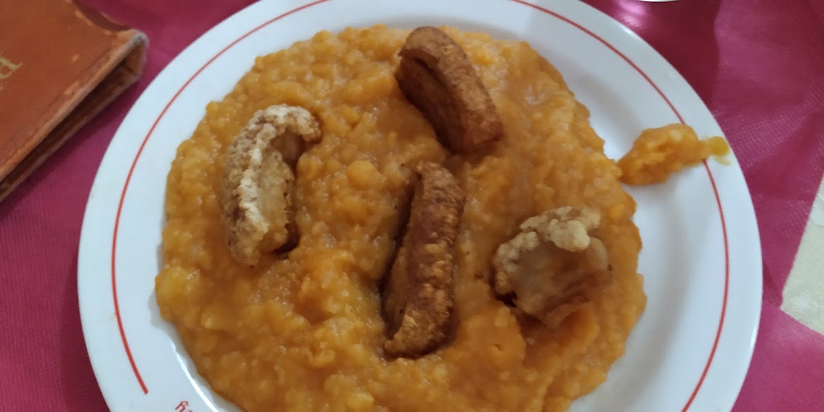Patatas revolconas, de la carta